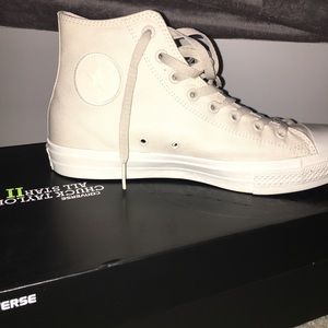Men's 10.5/ Women's12.5 Off-White Hightop Converse
